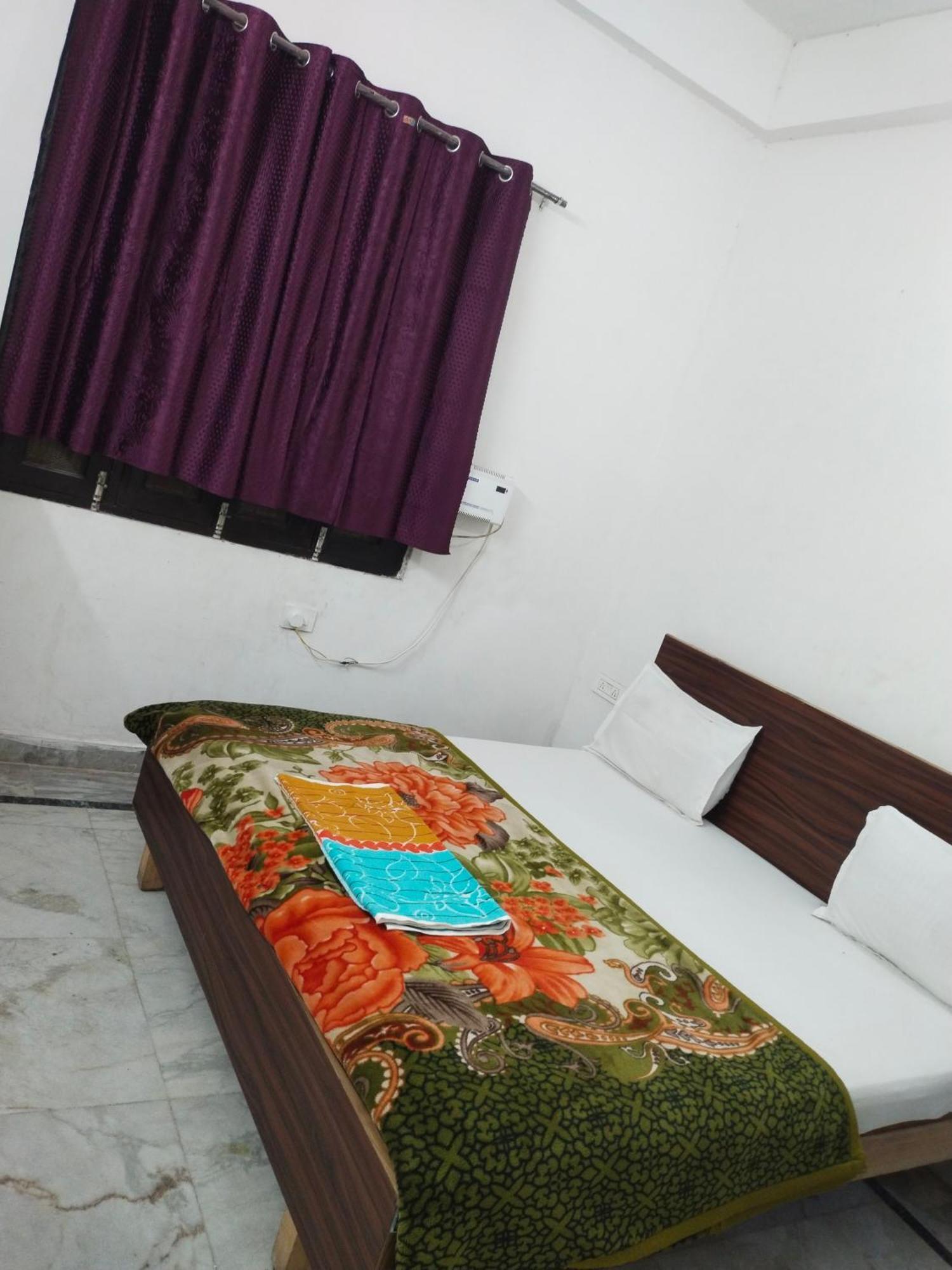 Shri Ji Kripa Kunj Hotel Vrindāvan Buitenkant foto